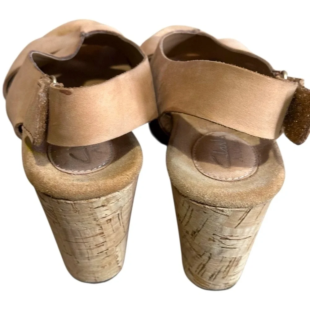 Clarks Caslynn Lizzie Artisan Cork Wedge Sandals Tan Beige Nubuck Size 7 1/2 W